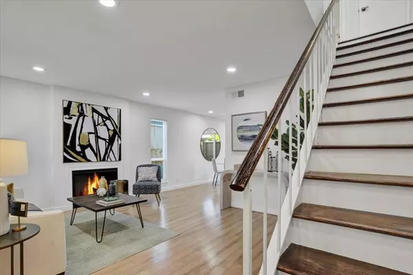 Sunnyvale, CA 94087,125 Connemara WAY #171