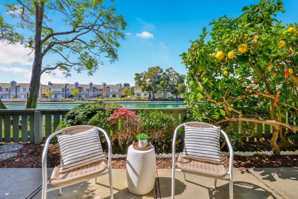 Foster City, CA 94404,872 Andromeda LN