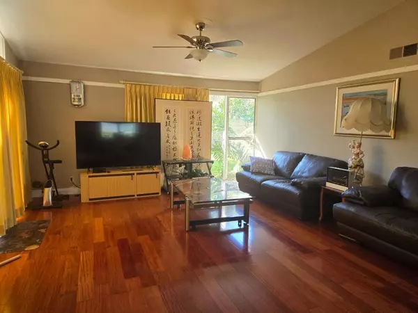 Buena Park, CA 90621,5541 Fox Hills AVE