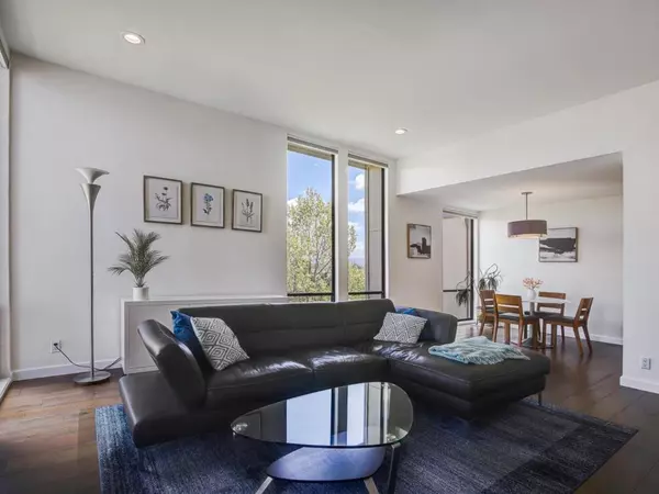 Foster City, CA 94404,1061 Beach Park BLVD #304