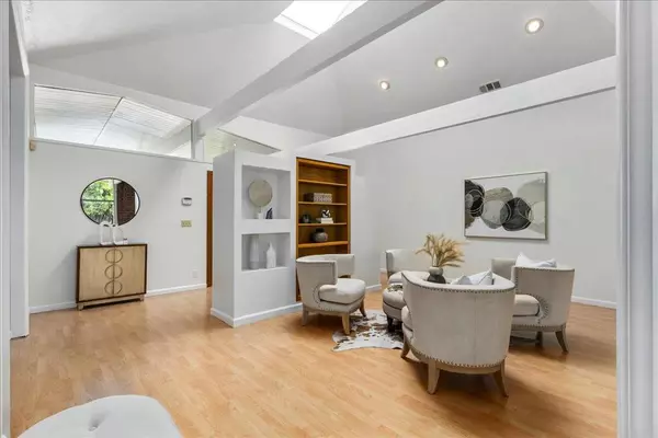 Cupertino, CA 95014,733 Stendhal LN