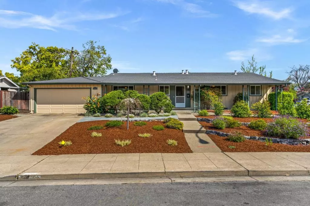 Redwood City, CA 94061,3705 Farm Hill BLVD