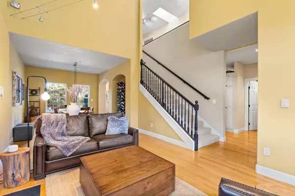 Redwood City, CA 94062,558 Live Oak LN