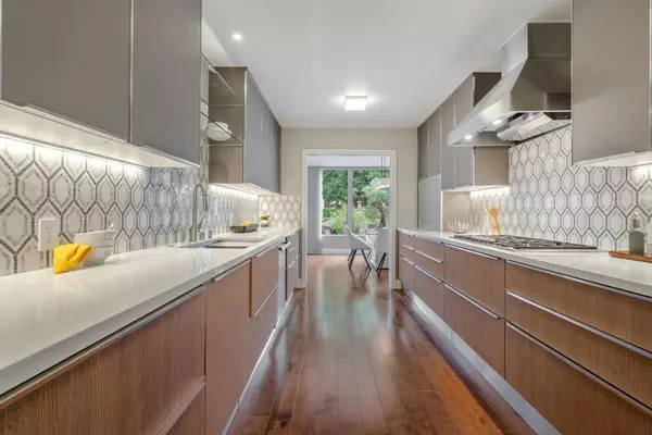 Menlo Park, CA 94025,300 Sand Hill CIR #201