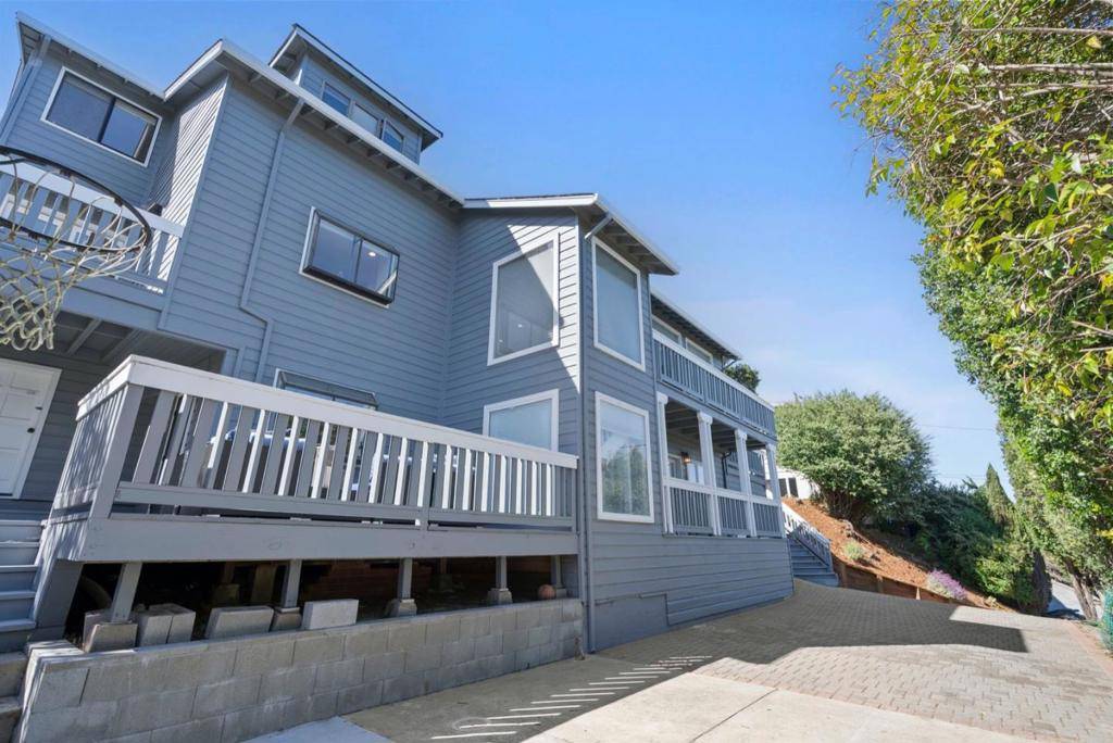 Belmont, CA 94002,1515 Winding WAY