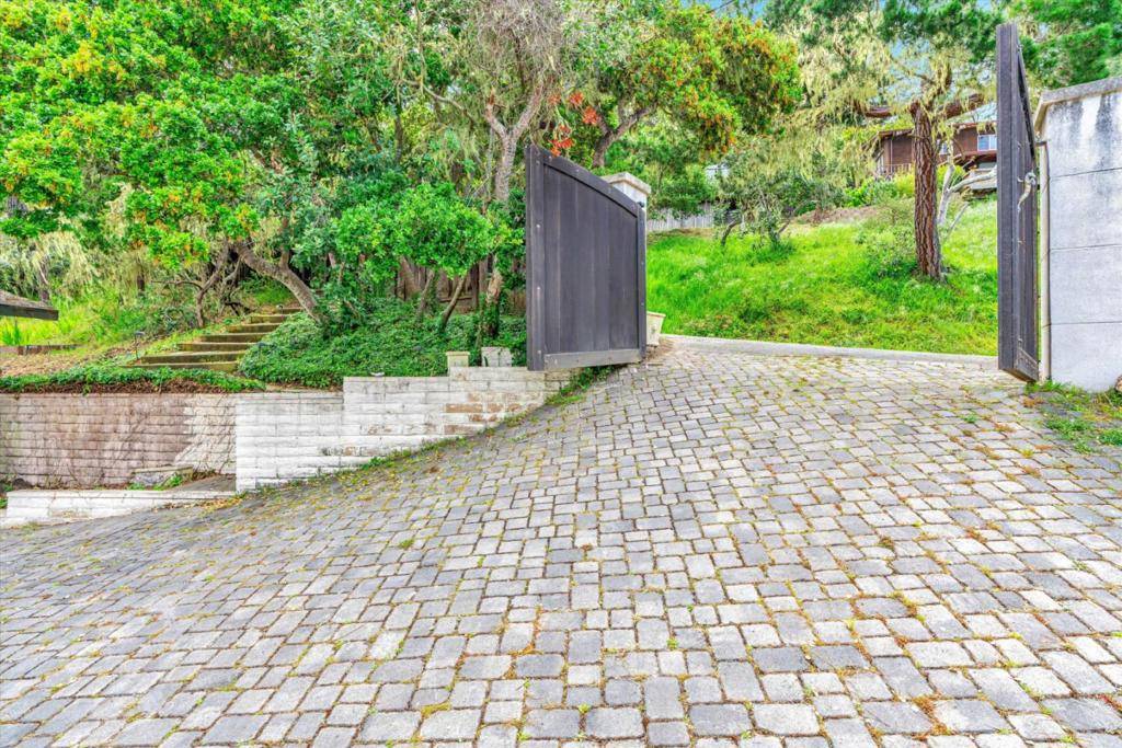 Carmel, CA 93923,81 Corona RD #A