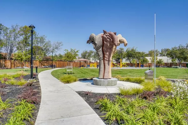 Milpitas, CA 95035,2002 Trento LOOP