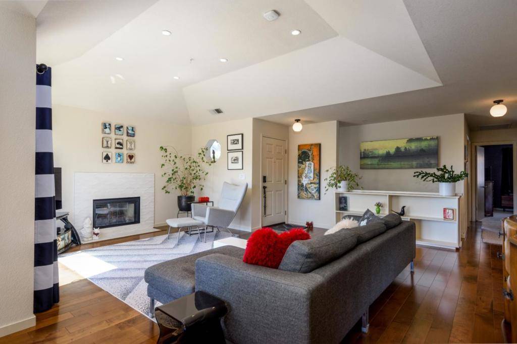 Daly City, CA 94014,743 Green Ridge DR #4