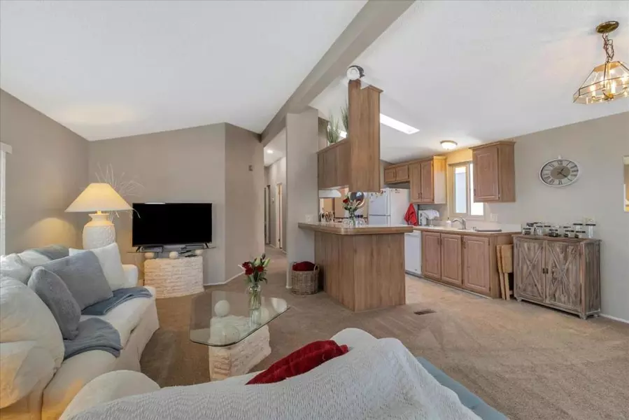 3015 E Bayshore RD, Redwood City, CA 94063