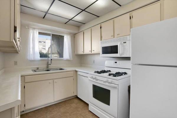 Salinas, CA 93901,102 W Rossi ST #5