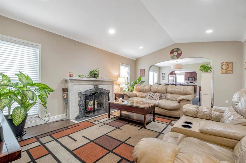 Oakland, CA 94605,8245 Golf Links RD