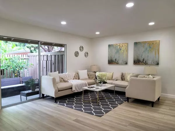 Sunnyvale, CA 94086,215 Red Oak DR #C