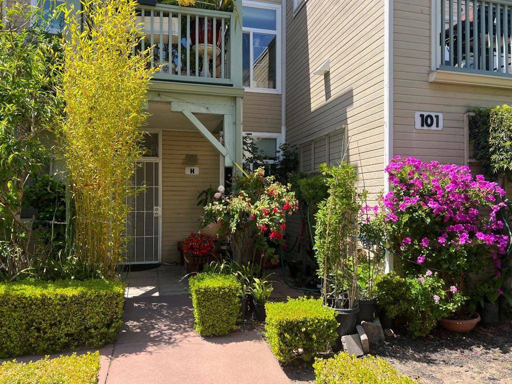 101 Blossom CIR #H, San Mateo, CA 94403