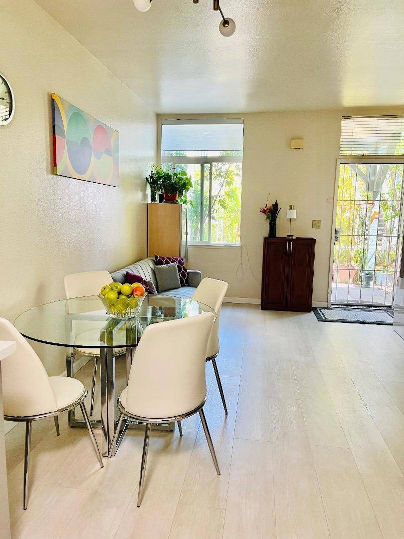 San Mateo, CA 94403,101 Blossom CIR #H