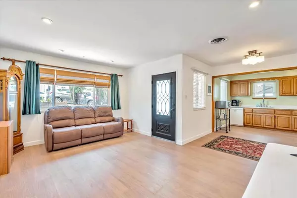 El Sobrante, CA 94803,3960 Charles AVE