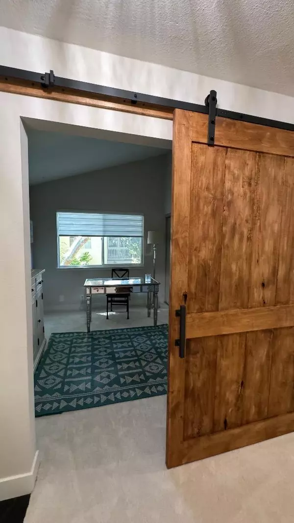 Saratoga, CA 95070,19421 Vineyard LN