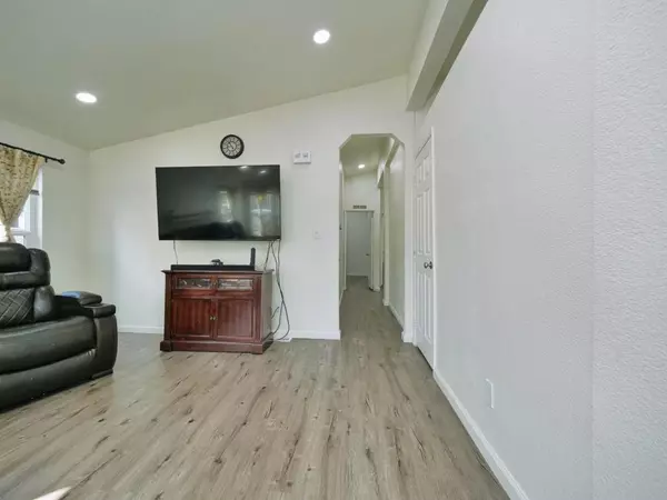 Newark, CA 94560,37353 Ezra DR