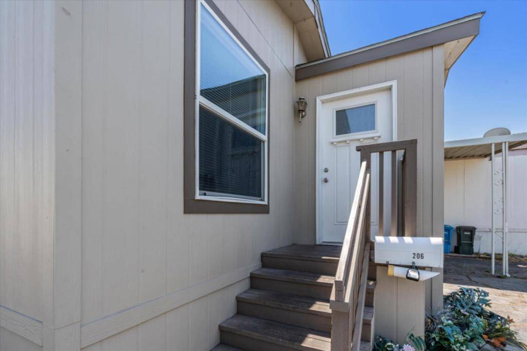 Redwood City, CA 94063,3015 E Bayshore RD