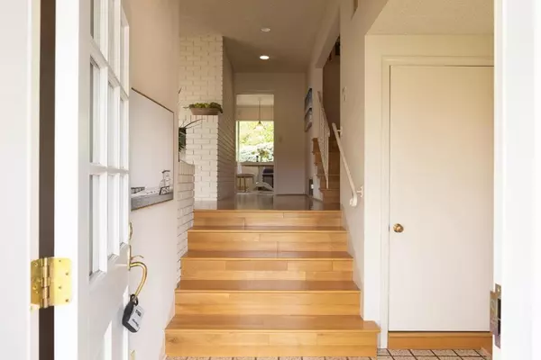 Pacific Grove, CA 93950,913 Petra LN