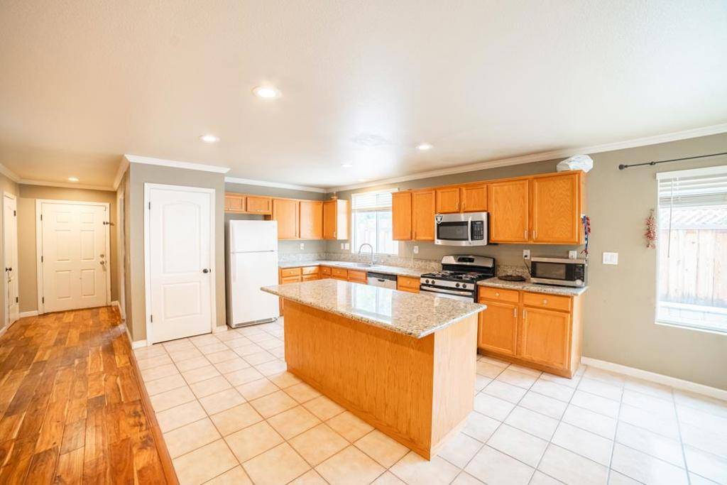 Hollister, CA 95023,2351 Driftwood CT