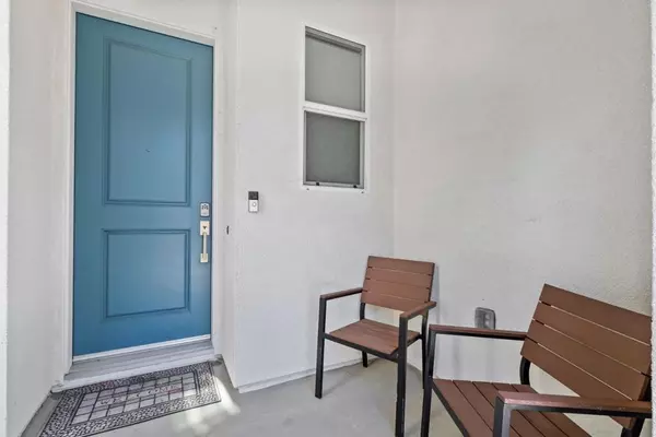 Daly City, CA 94014,102 Crape CT