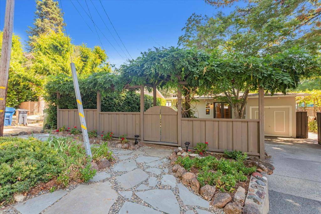8056 Azalea DR, Felton, CA 95018