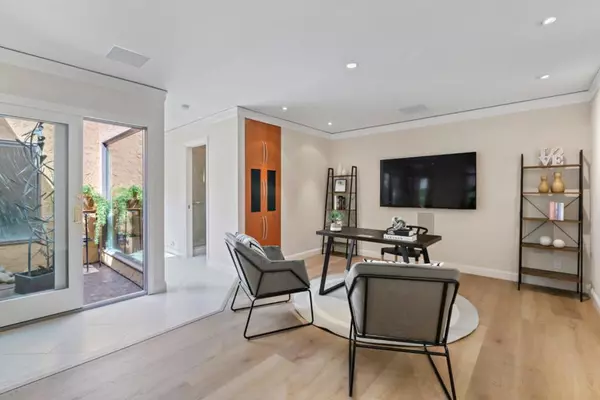 Cupertino, CA 95014,10943 Canyon Vista DR