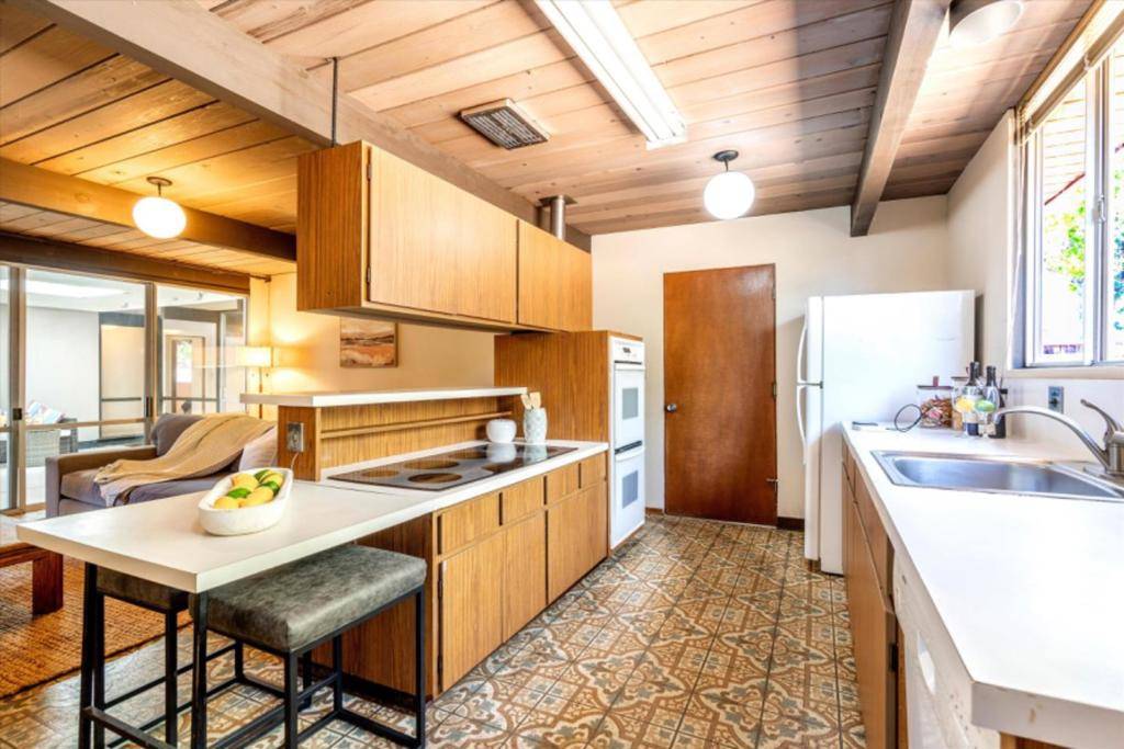 Sunnyvale, CA 94087,824 Brookline DR