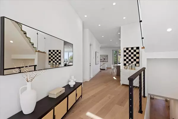 San Carlos, CA 94070,61 HILLTOP DR