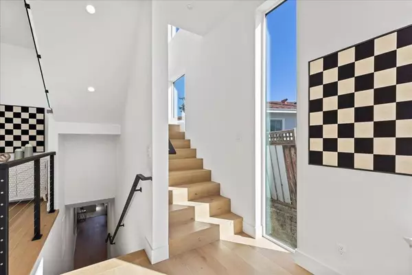 San Carlos, CA 94070,61 Hilltop DR