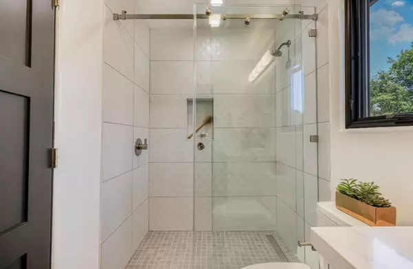 Menlo Park, CA 94025,1050 Lucky AVE