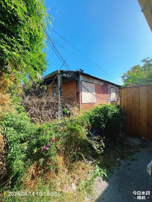 East Palo Alto, CA 94303,120 NW Abelia WAY