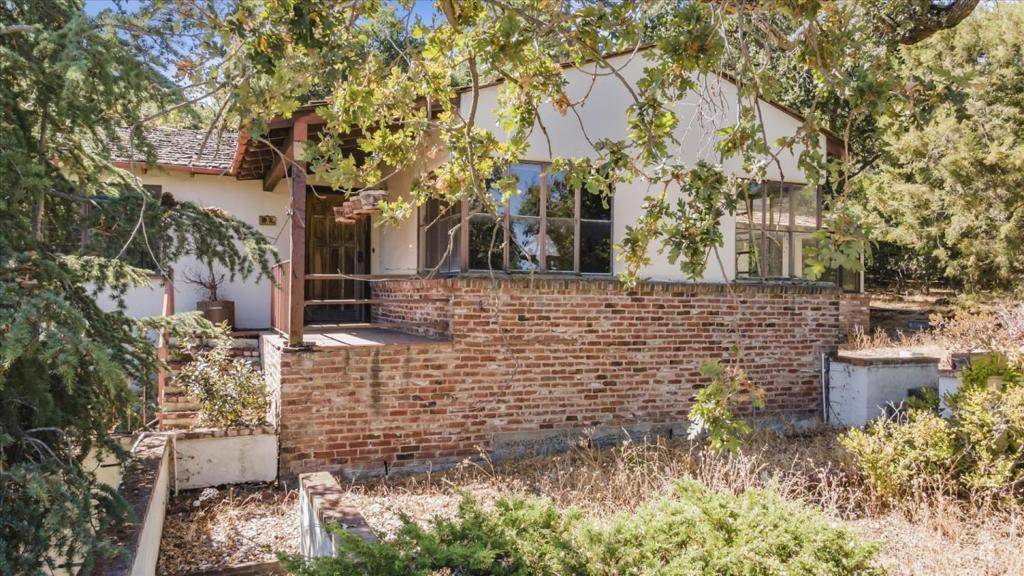 Los Altos Hills, CA 94024,11090 Mora DR