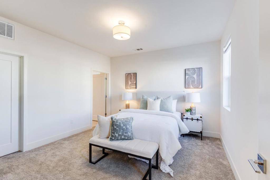 Newark, CA 94560,9592 Seawind WAY