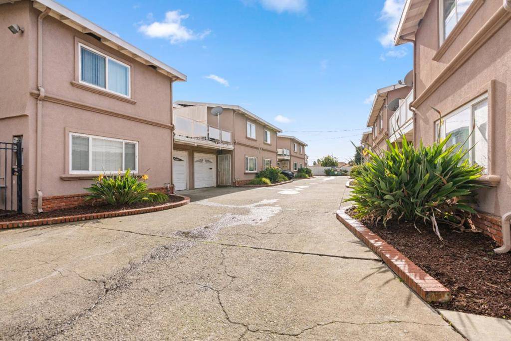 Hayward, CA 94544,405 Sycamore AVE