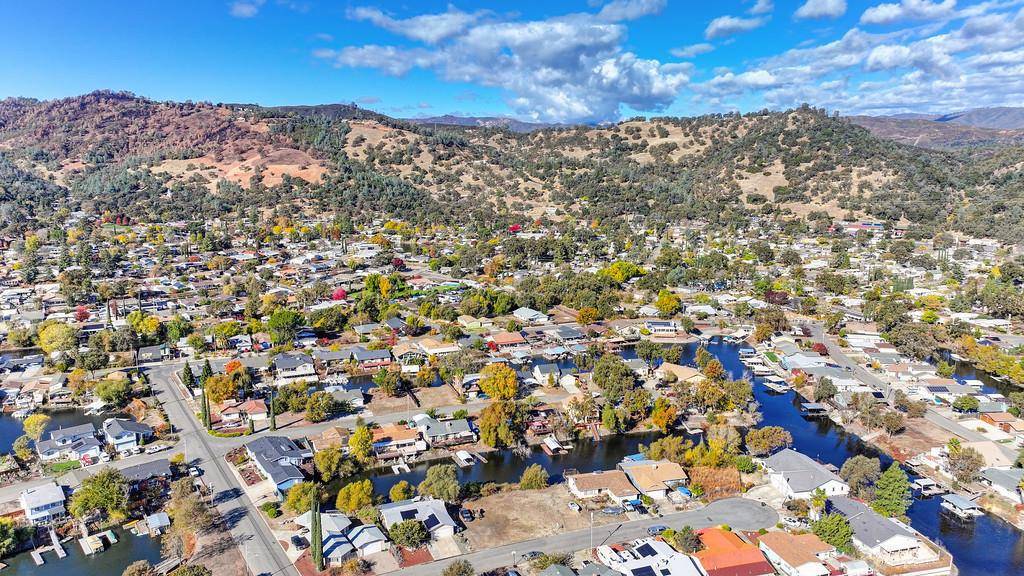 Clearlake Oaks, CA 95423,613 Bass LN