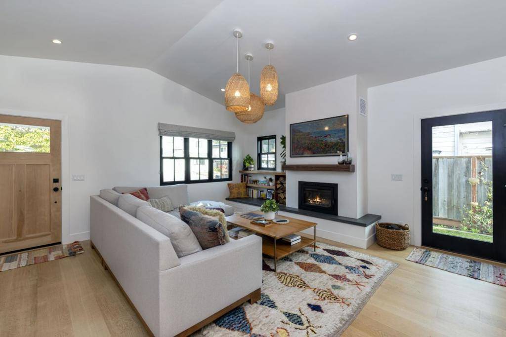 Santa Cruz, CA 95062,2630 Lode ST