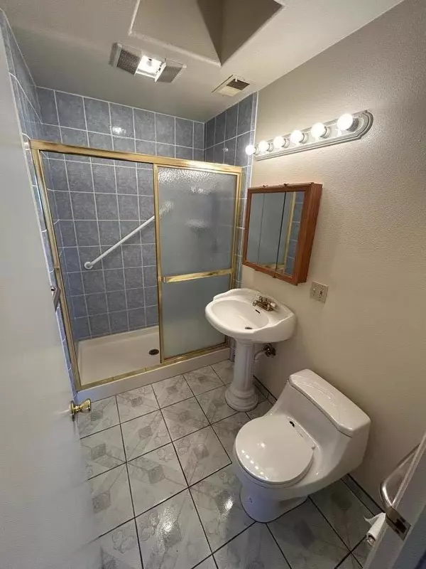 Salinas, CA 93907,983 Flint WAY