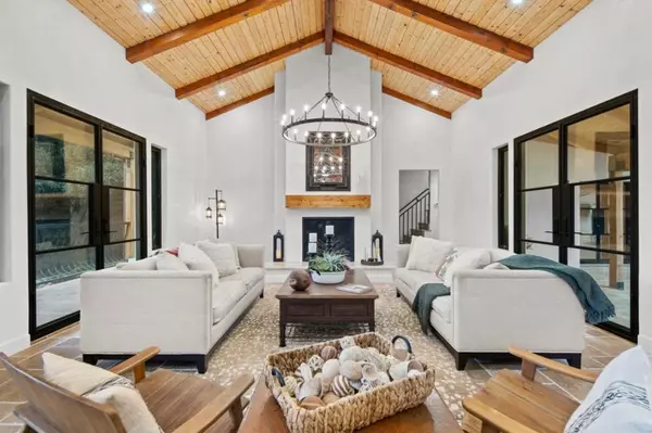 CA 93908,372 Corral De Tierra RD