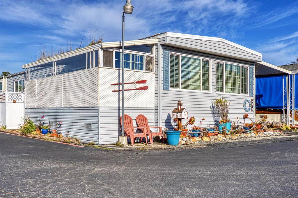 Capitola, CA 95010,2155 Wharf Rd