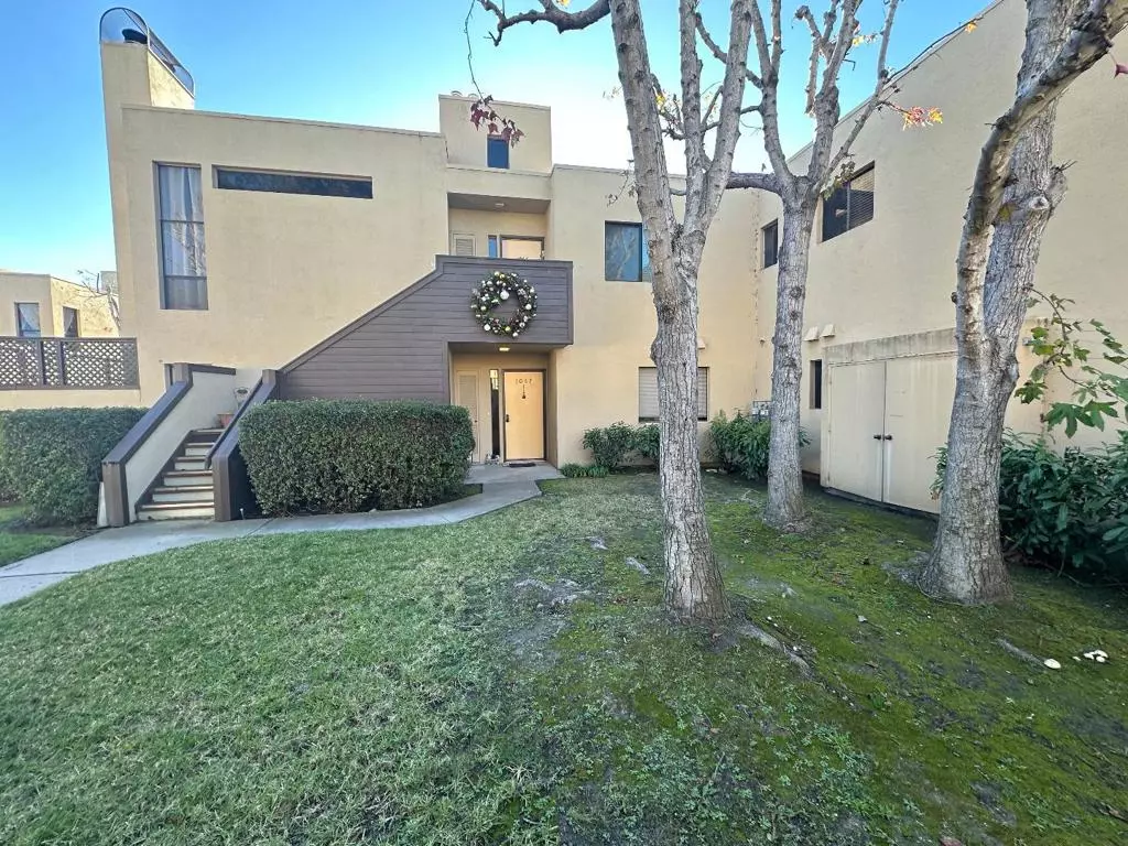 Salinas, CA 93901,1067 Padre DR #1