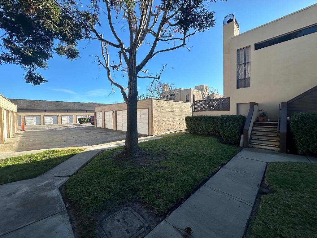 Salinas, CA 93901,1067 Padre DR #1