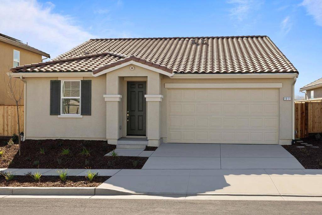 1911 Hydrangea Dr, Hollister, CA 95023