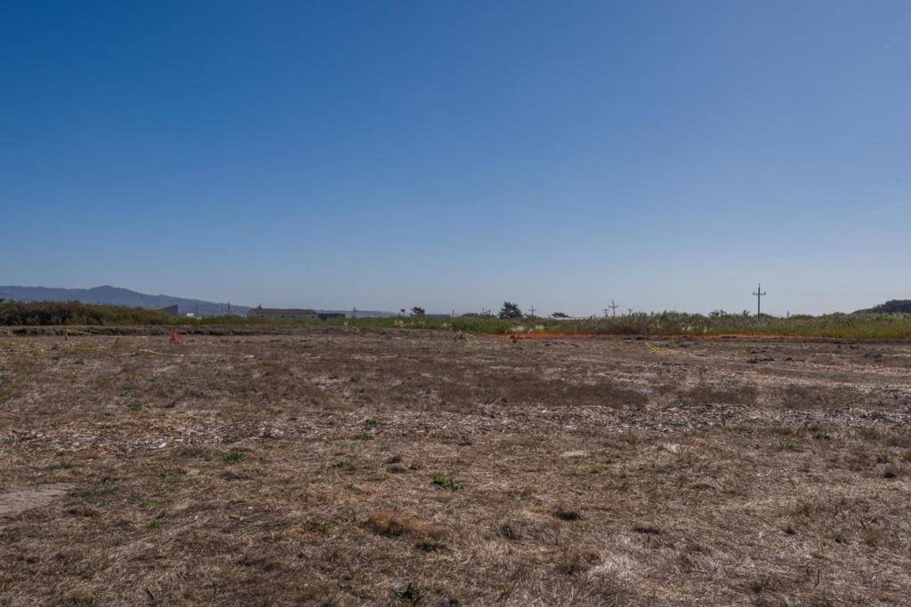 Moss Beach, CA 94038,Airport ST