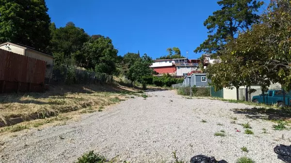 Oakland, CA 94605,7106 Outlook AVE