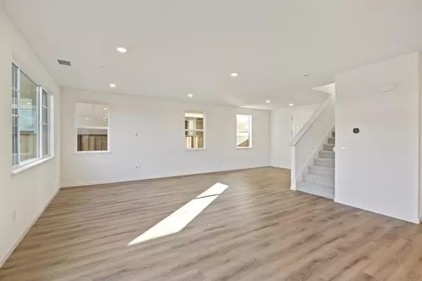 Hollister, CA 95023,2130 Gladiola DR
