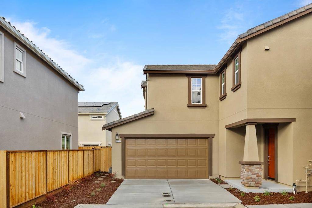 2130 Gladiola DR, Hollister, CA 95023