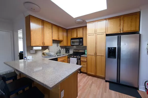 Oakland, CA 94606,1515 14th AVE #406