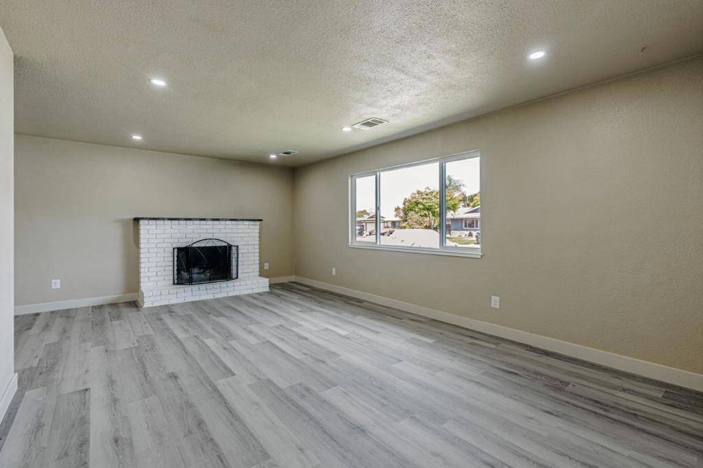 Ceres, CA 95307,1917 Saturn CT
