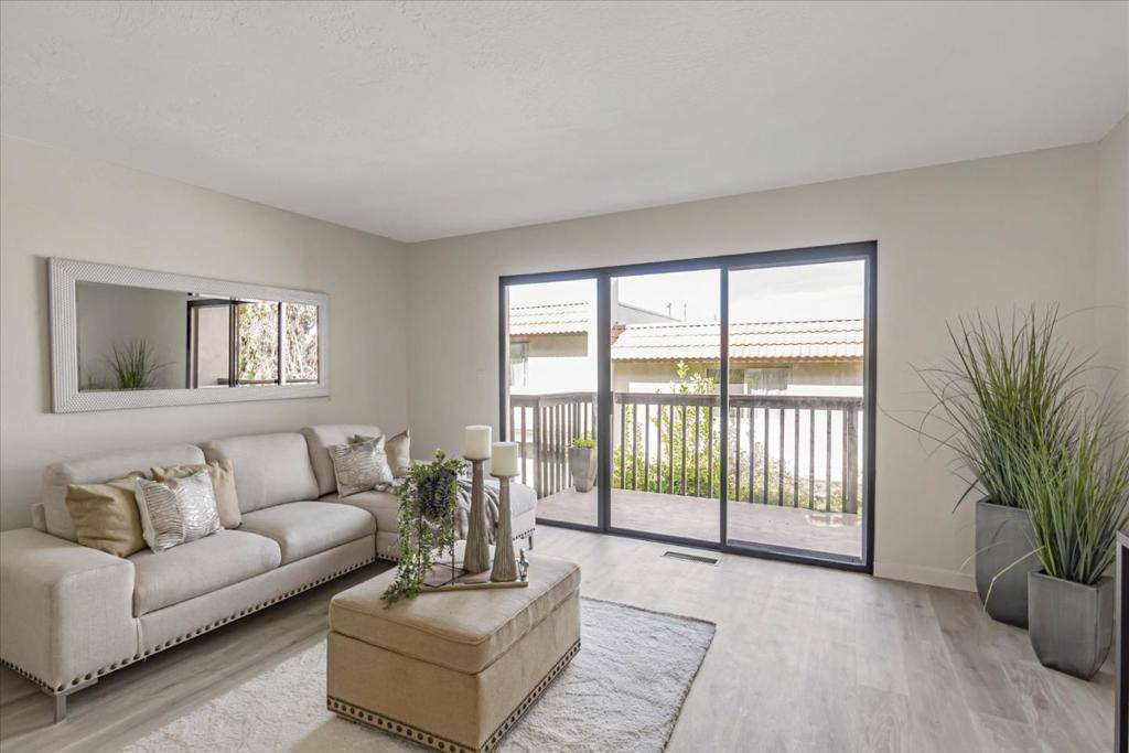 Redwood City, CA 94061,4074 Farm Hill BLVD #2